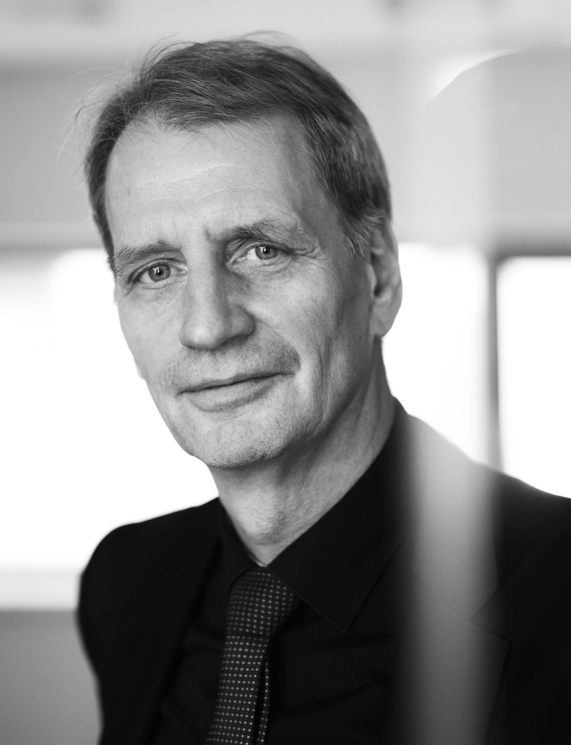Michael Sadlo in seinen Kanzleiräumen